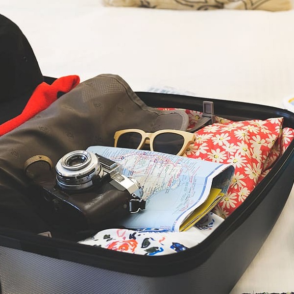 整理中的行李 - 整理行李 - 中英物語 ChToEn