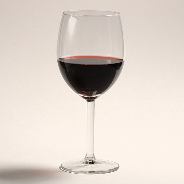 盛滿紅酒的紅酒杯 - 酒量 - 中英物語 ChToEn