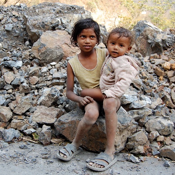 貧窮的孩子 - 難民 - 中英物語 ChToEn