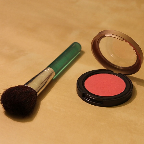 畫腮紅