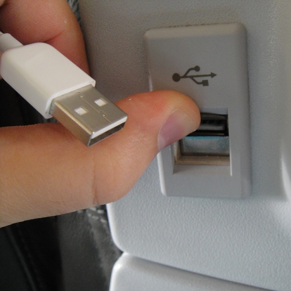 充電孔的英文怎麼說？