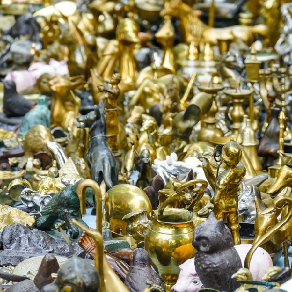 魚目混珠的英文怎麼說？