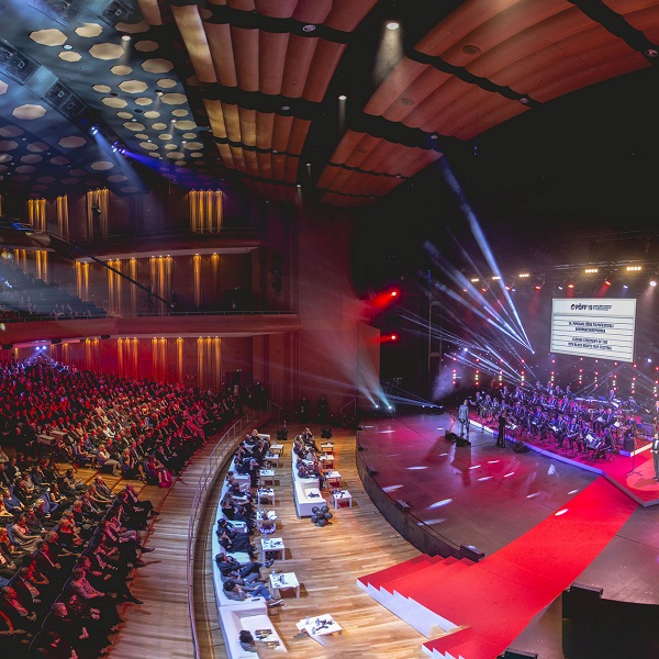 大型頒獎典禮 - 頒獎 - 中英物語 ChToEn