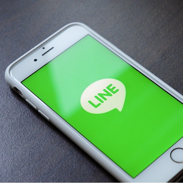 手機LINE的畫面 - 請加我賴 - 中英物語 ChToEn