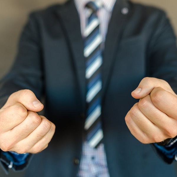 握拳的男人 - 放手一搏 - 中英物語 ChToEn