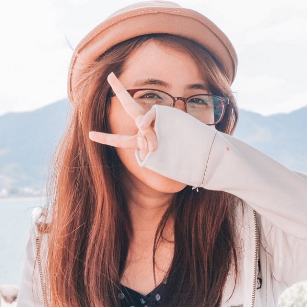 比YA手勢的女生 - V字手勢 - 中英物語 ChToEn