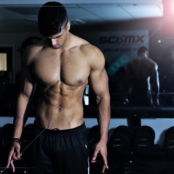 肌肉用力的英文怎麼說？