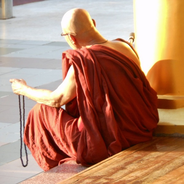 出家修行的英文怎麼說？