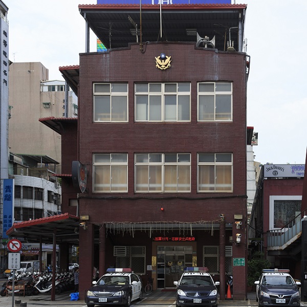 警察局 - 帶黃腔 - 中英物語 ChToEn 警察局 - 帶黃腔 - 中英物語 ChToEn