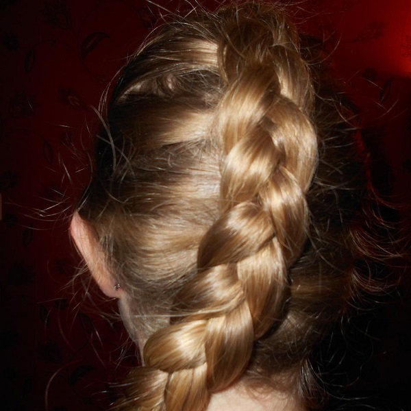 牽一髮而動全身的英文怎麼說？